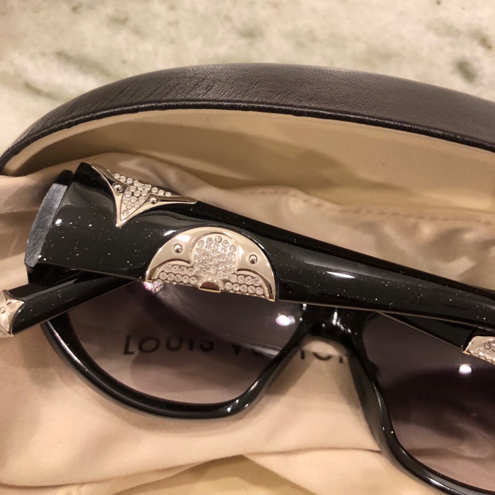 Louis Vuitton Sunglasses - Picture 8 of 8